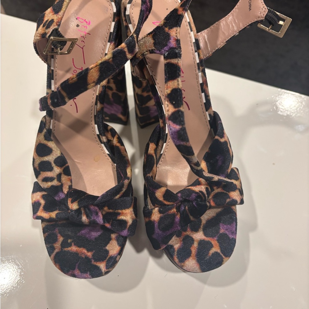 Betsey Johnson Melanni block heel